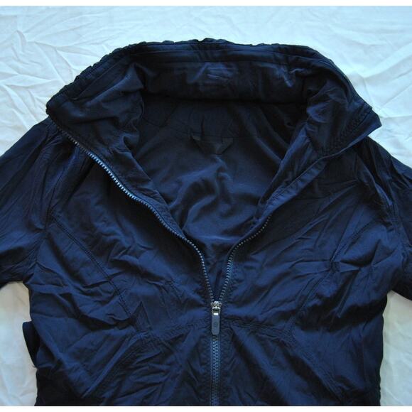 Lululemon Windbreaker with Hideaway Hoodie Size 10 Dark Blue - Picture 4 of 10